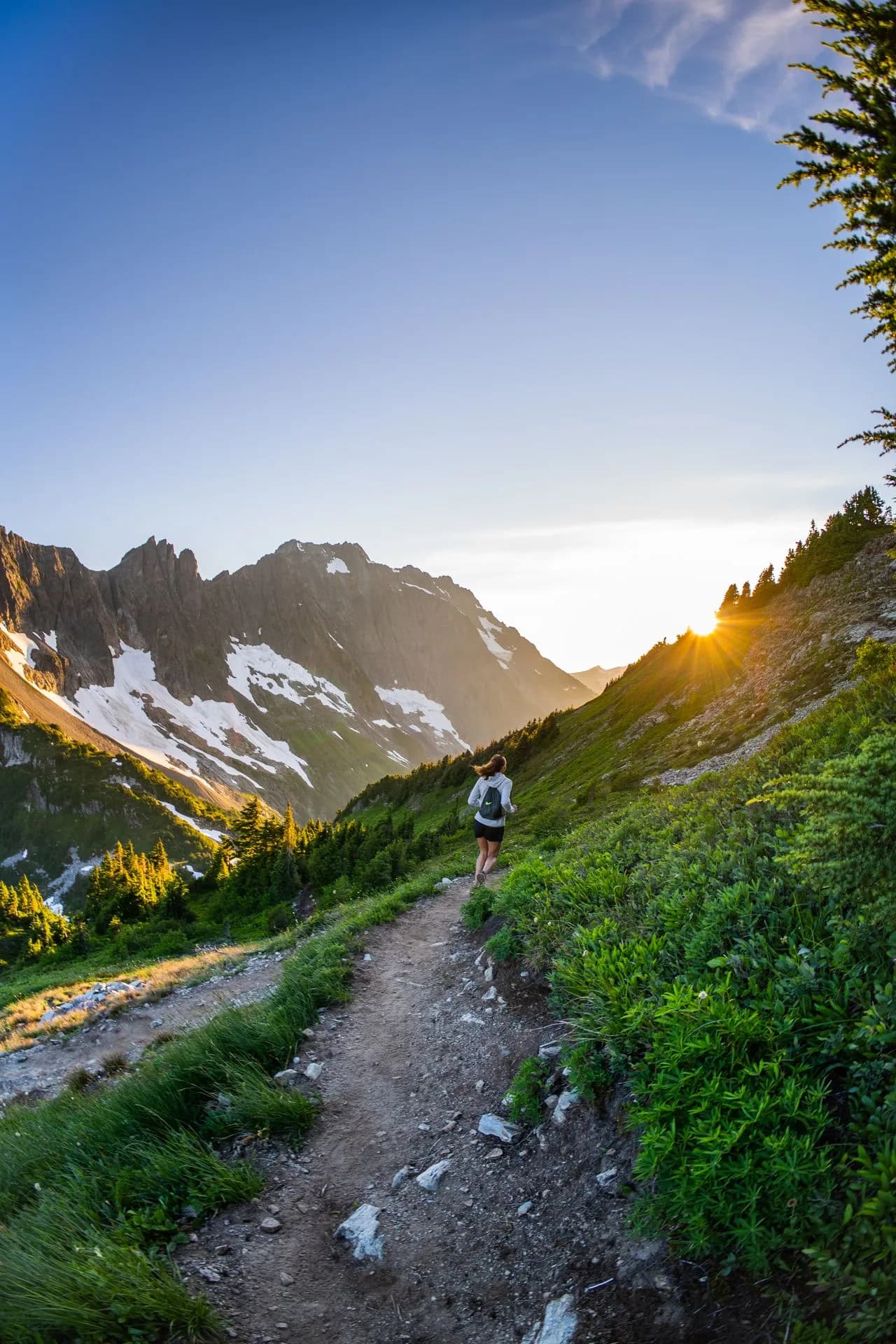 Matériel de trail running disposé à plat
