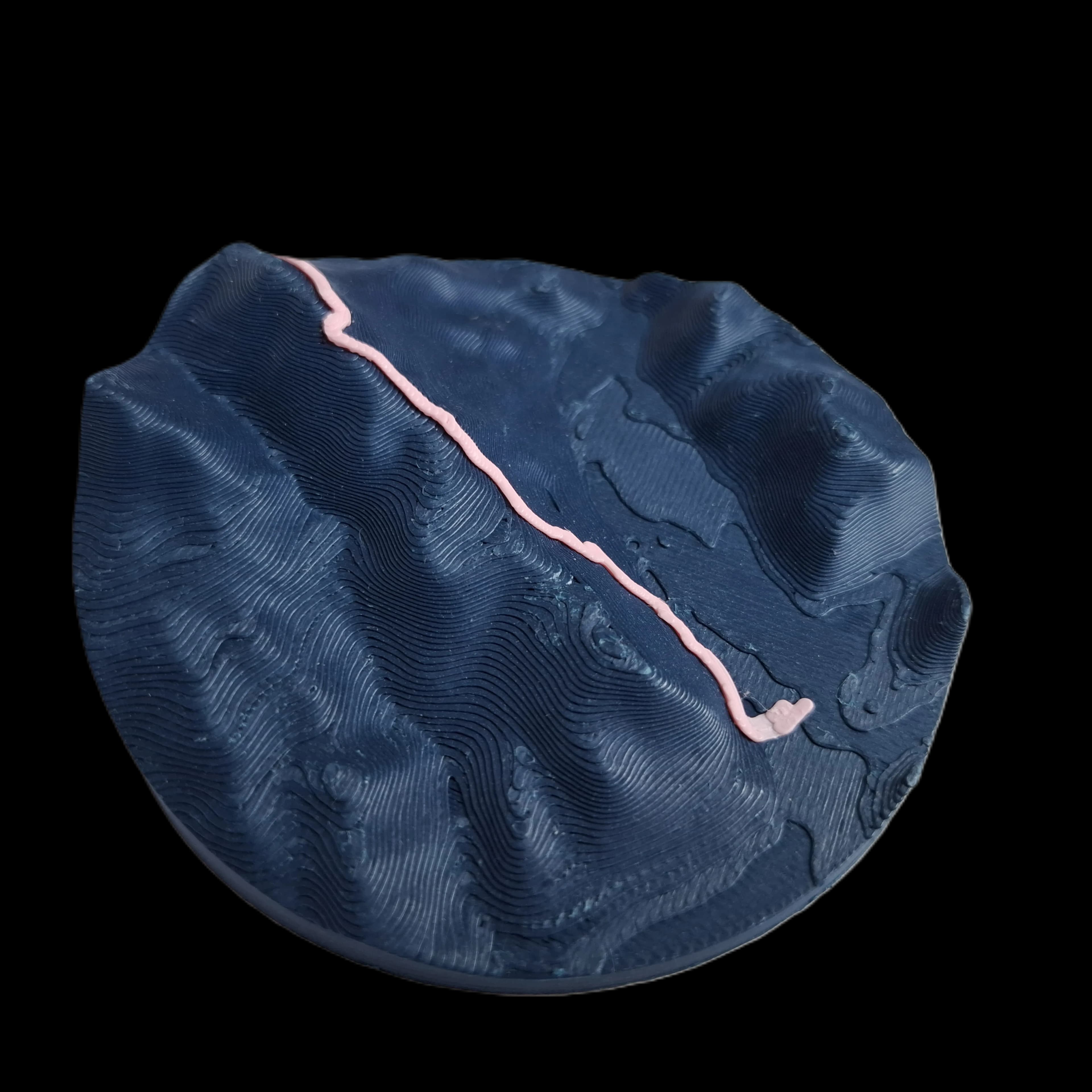 Carte relief Altitrace duo Profond (bleu nuit, tracé rose), parcours de randonnée en montagne — cadeau randonneur made in France