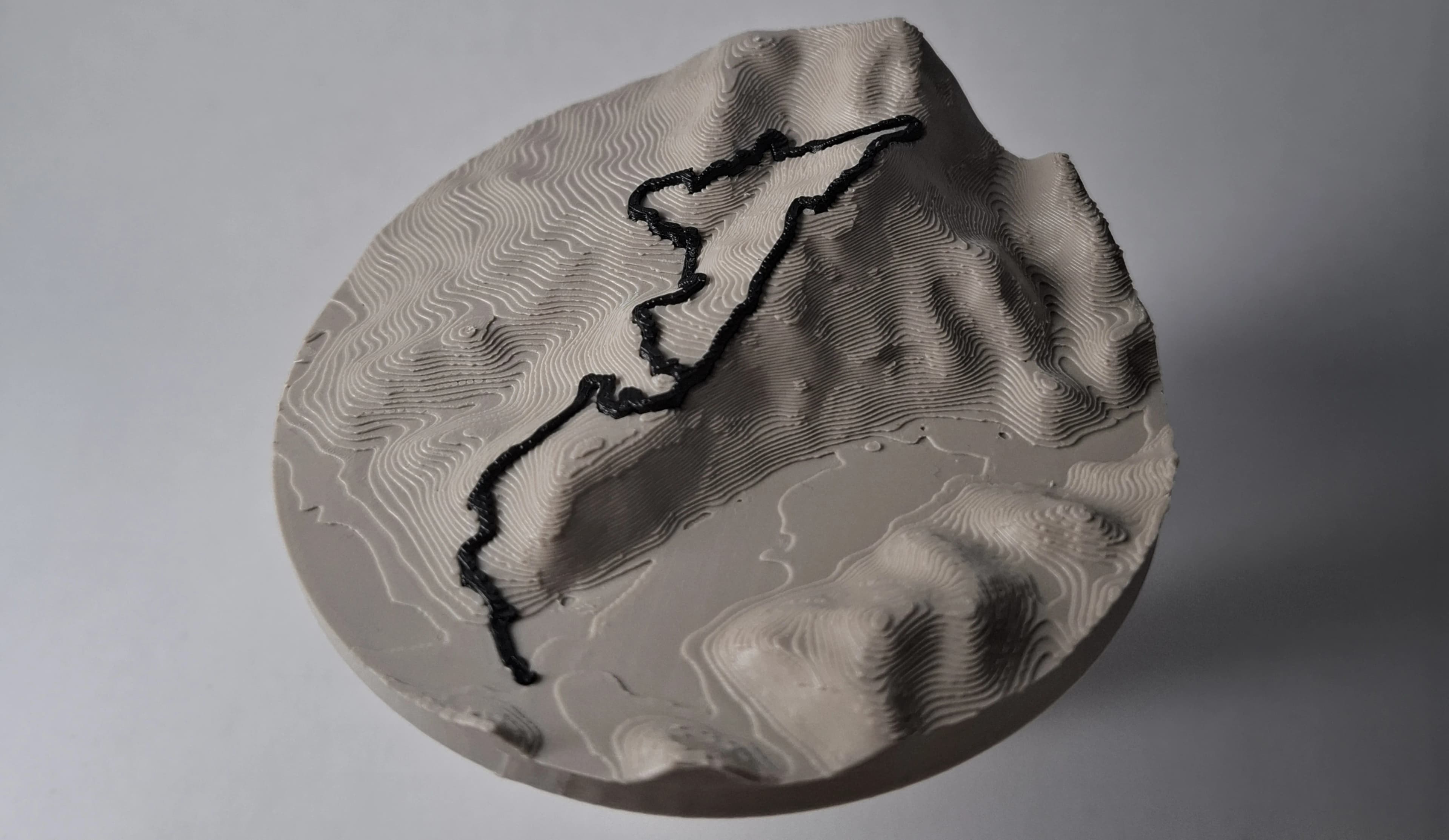 Carte murale en relief 3D représentant un massif montagneux